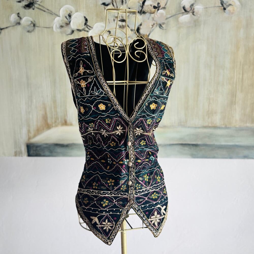Contempo Casuals Embroidered Vest Large Boho 90s Made in India